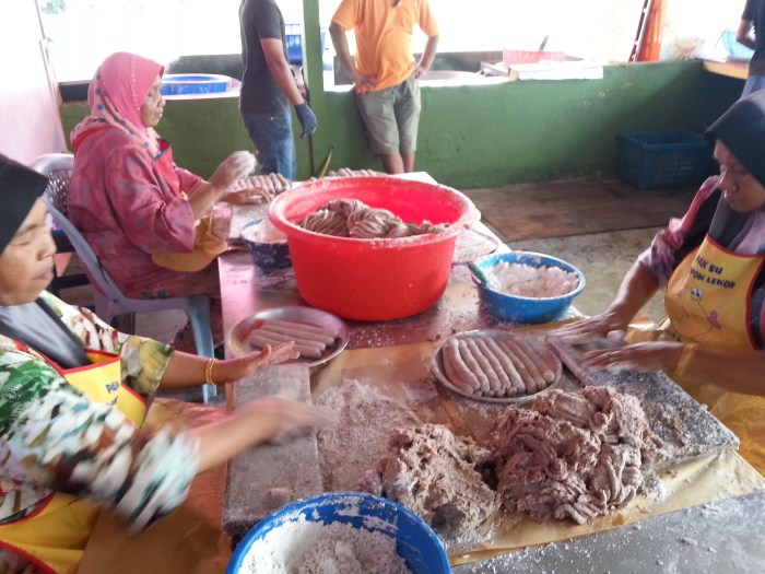 Makcik making the base for Keropok Lekor